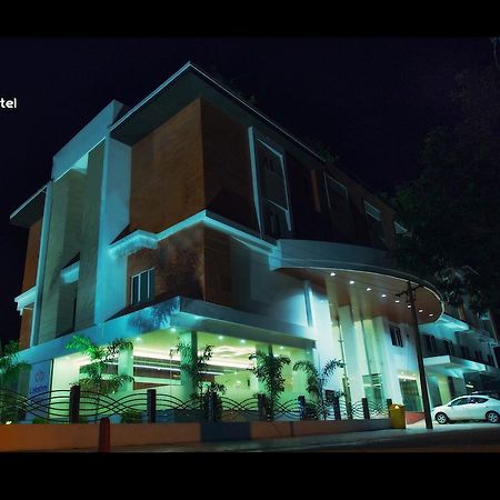 โรงแรมลักษมี แอท ธันยาพร Thanjavur ภายนอก รูปภาพ